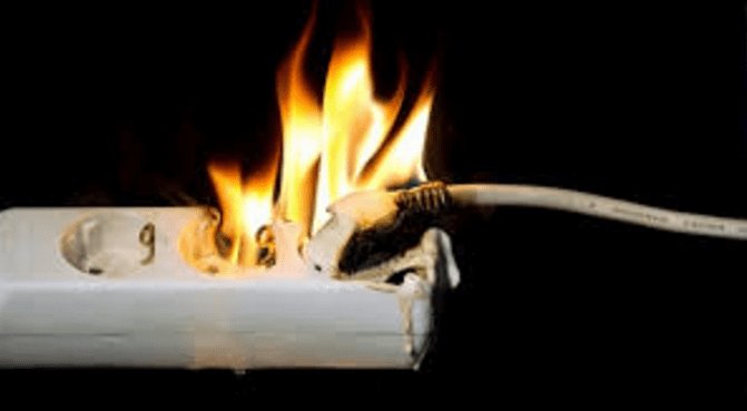 Oz_Prevention's tweet photo. Learn how to help protect your family from some common fire dangers &amp; #StaySafeAtHome. #FireSafety
https://t.co/Noh3BXn1C9 https://t.co/meFb50HFcT