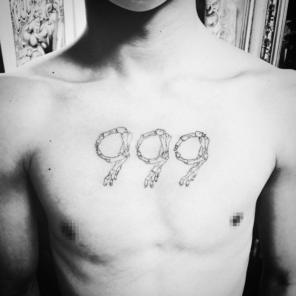 BodyBlastTattoo's tweet photo. ガイコツの手で999サイン📍

#極細タトゥー #bonehand #999   #fingertattoo #骨 #ハンドサイン #大阪タトゥー #bodyblasttattoo https://t.co/ar56yk664W