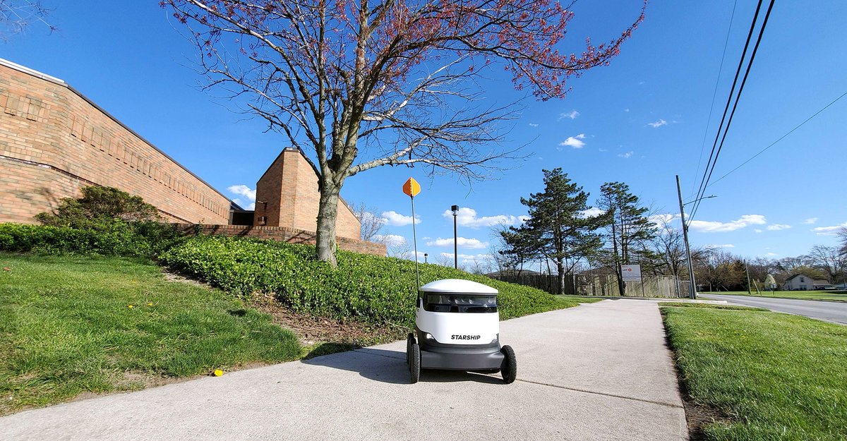 StarshipRobots's tweet photo. Our delivery robots are committed to emission-free deliveries for bluer skies ahead - happy 50th Anniversary of #EarthDay 🌎💚🤖 https://t.co/GLrEckw8nc