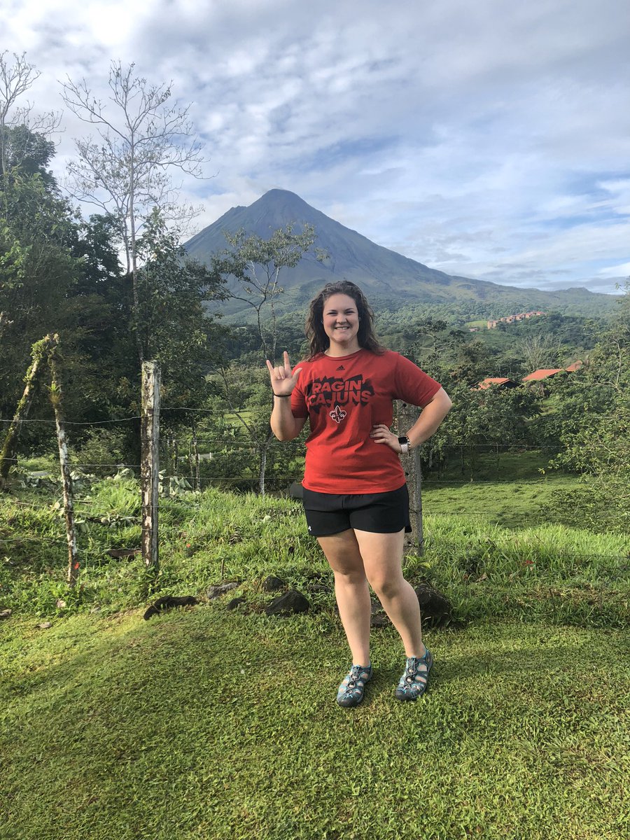 kayla_abear's tweet photo. Celebrating #EarthDay by throwing it back to our study abroad experience in Costa Rica! 🌎🍃🌺 https://t.co/tYonYLVY5N