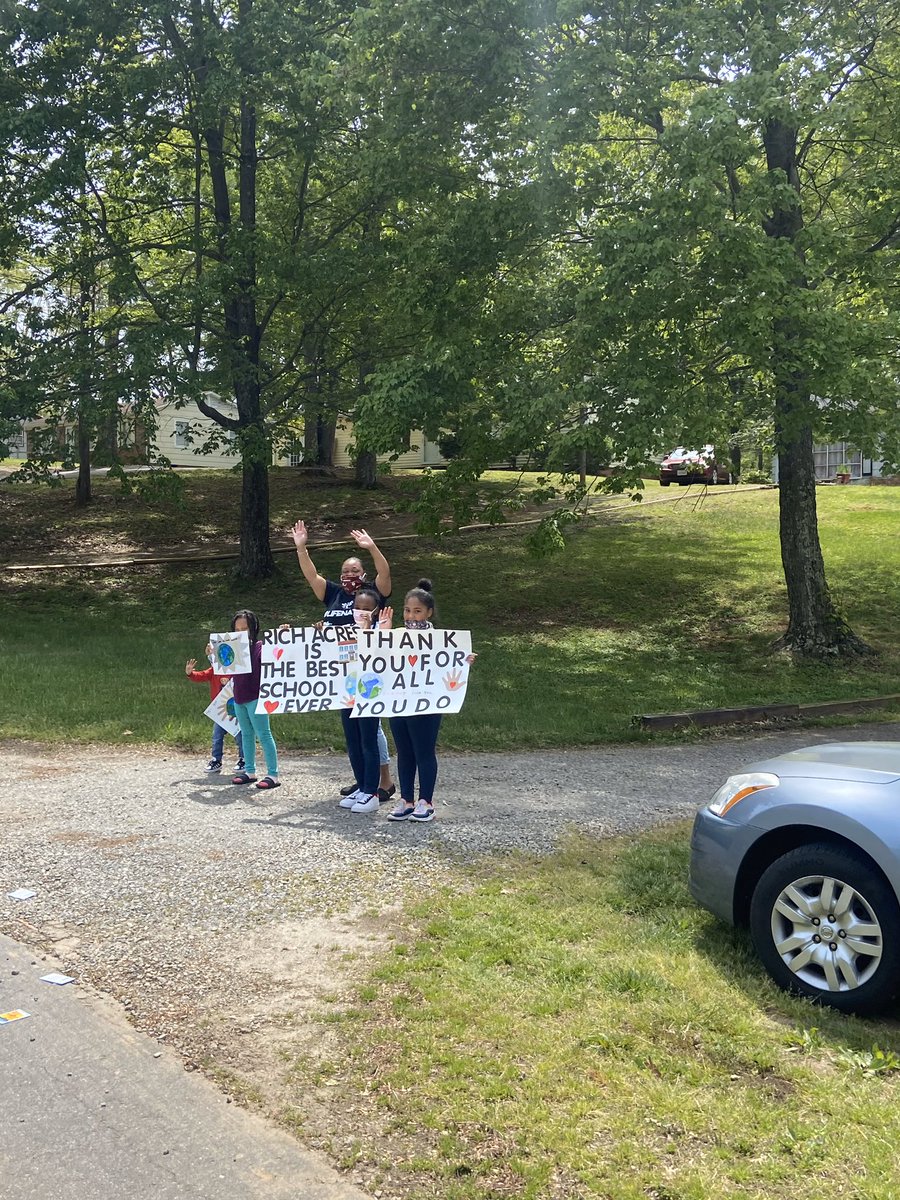 RichAcresElem's tweet photo. It was amazing seeing our students and families during the RAE Earth Day parade today!  We loved seeing all of you and appreciate all the love and beautiful signs!  We miss you!  We have the best students, family, and community!!  #EarthDay2020 #buccaneerpride #missourbucs https://t.co/rvCT0BCXGI