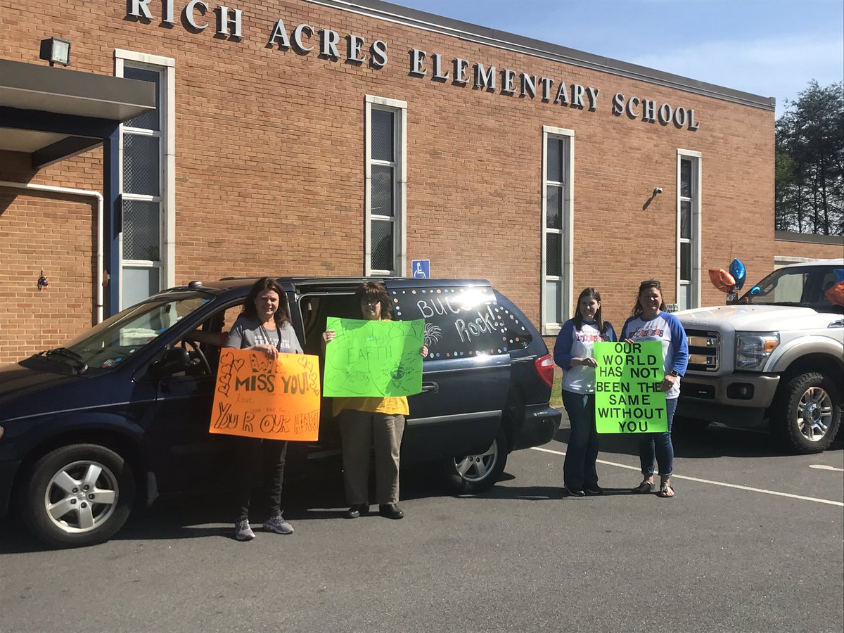 RichAcresElem's tweet photo. It was amazing seeing our students and families during the RAE Earth Day parade today!  We loved seeing all of you and appreciate all the love and beautiful signs!  We miss you!  We have the best students, family, and community!!  #EarthDay2020 #buccaneerpride #missourbucs https://t.co/rvCT0BCXGI