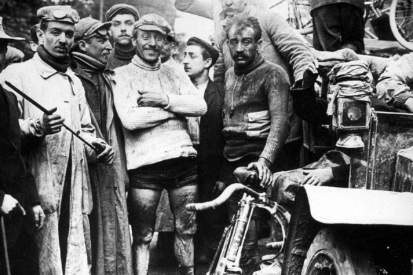 CyclingHistoria's tweet photo. Tres son las carreras ciclistas con más prestigio y a nivel mundial de tres semanas o de 21 días. Por orden de importancia son: 
El Tour de Francia se celebra por primera vez en 1903 
El Giro de Italia da comienzo en 1909  
La Vuelta a España, celebrada por primera vez en 1935, https://t.co/GxnHSxuA0U