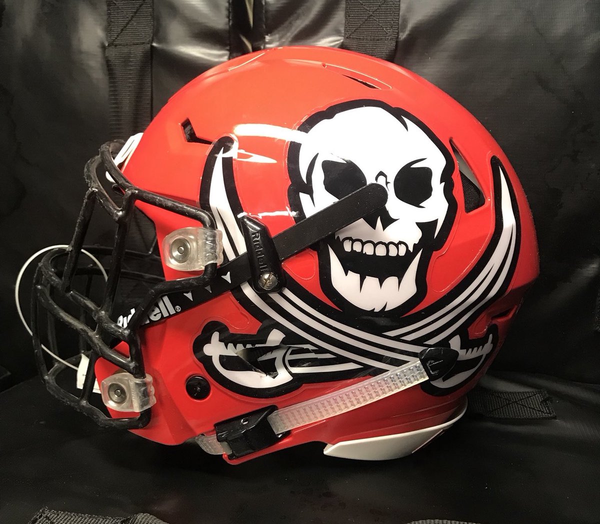 10tmyers's tweet photo. State Quarterfinals
#3 Bolingbrook Raiders @CoachJohnnyi 

#IllinoisHelmetChallenge https://t.co/cOzIQszwwu
