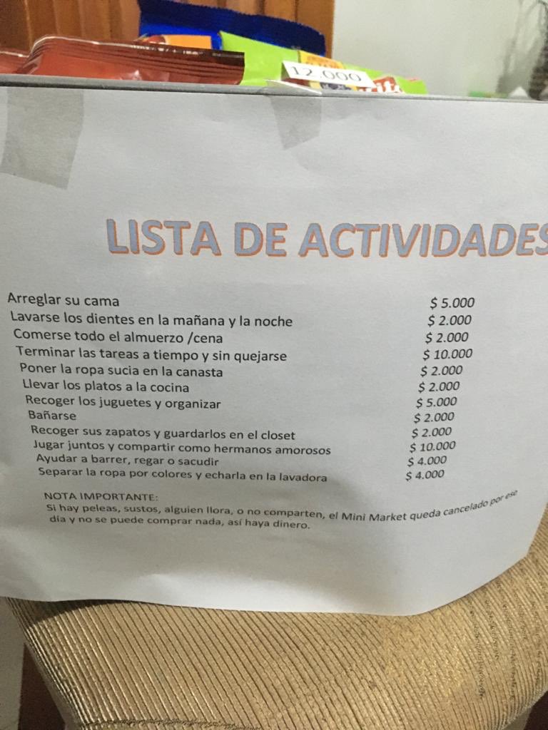 Salwabdallah's tweet image. Mis tíos encontraron la manera de mantener ocupados a mis primitos. 😂