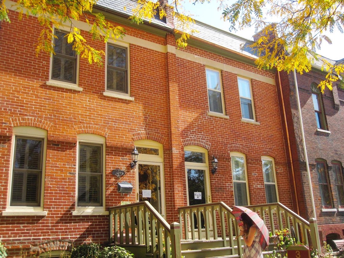 This next one is dedicated to  @chownlife - the Pullman National Monument is probably one of the best collections you’ll find in the city of Chicago of 19th century row houses. Architect S.S. Beman designed 1300 housing units for the Pullman factory workers.