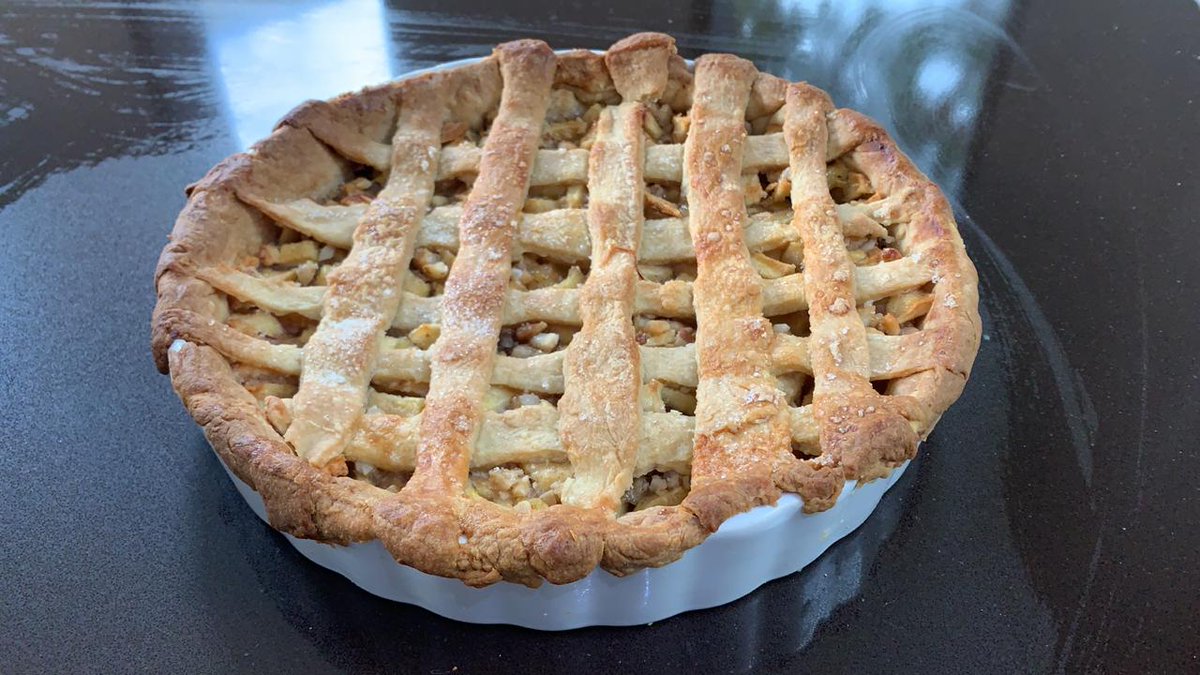 Mafe_Avila's tweet image. #FelizMiercoles, ¡hoy cocine mi primer Pie de Manzana con la receta de @fedecooks!