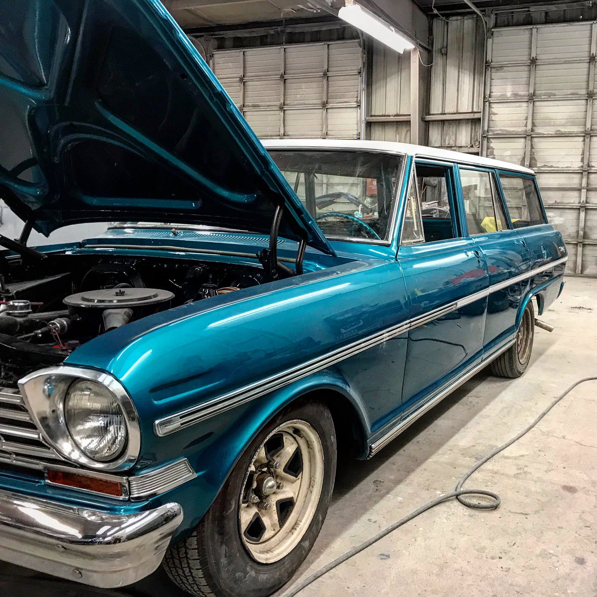 ElizabethMeadow's tweet photo. #WagonWednesday #stationwagon #63nova @willisbitchin @motorhead66 @JmonaghaOwner @HeatherStormLA https://t.co/Li5gEjWr1c