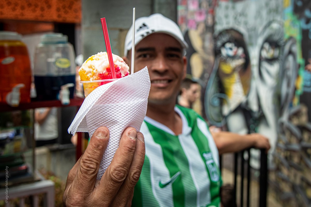 agolar's tweet photo. DULZURAS DE LA 13 :::

#stayhome @cll29.med #comuna13 #visitcolombia #igcolombia #ig_medellin_ #turismocolombia #street #people #people_infinity #nikoncolombia #nikon #idpaisa #idcolombia #idlatino #raspao #haciendovisibleloinvisible https://t.co/X0LyLblb6B