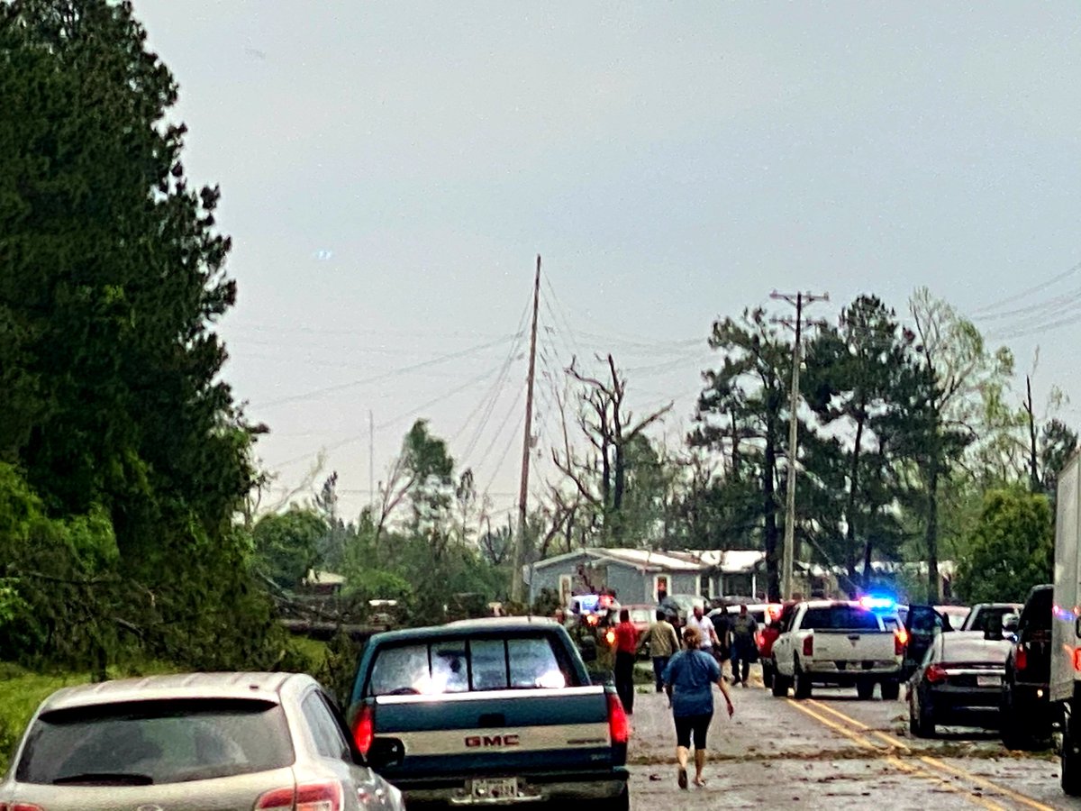 TRAVELSnCHASES's tweet photo. Damage from #Tornado  in #Onalaska #Texas   
Cred = Ben Graves 
#TXwx https://t.co/L0tDoomzib