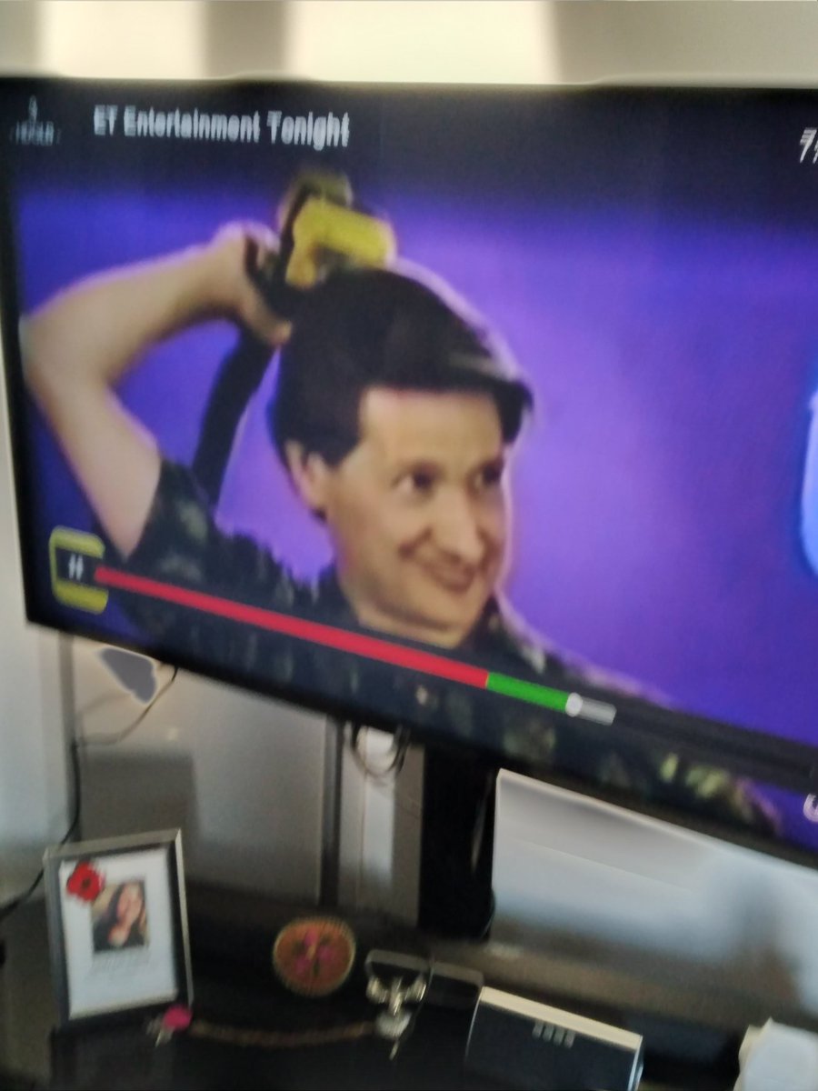 Massatron101's tweet photo. For all you millenniums that can not make it to your barber or stylist there always the #flobbee #90's #infomercail https://t.co/P3927O9z0F