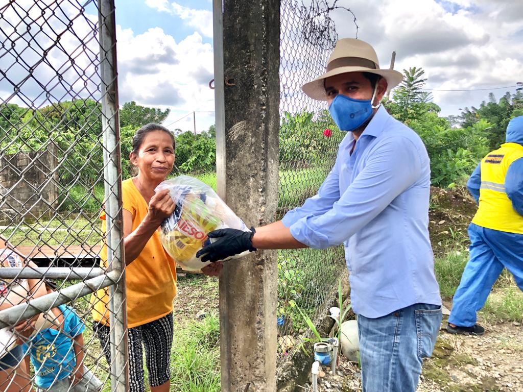 PrefecLosRios's tweet photo. Estas ayudas humanitarias benefician en gran manera a las familias más necesitadas de esta localidad rural.
#QuédateEnCasa #LosRíosPuedeMás #PrefecturadeLosRíos https://t.co/nNmRDXBAhf