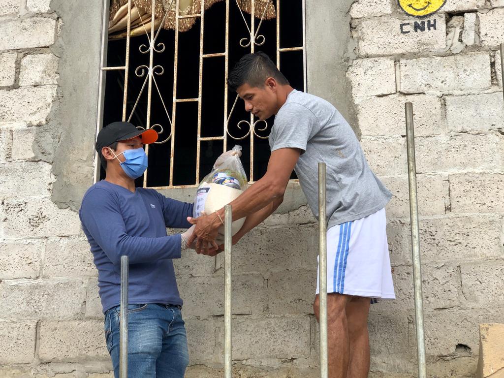 PrefecLosRios's tweet photo. Estas ayudas humanitarias benefician en gran manera a las familias más necesitadas de esta localidad rural.
#QuédateEnCasa #LosRíosPuedeMás #PrefecturadeLosRíos https://t.co/nNmRDXBAhf