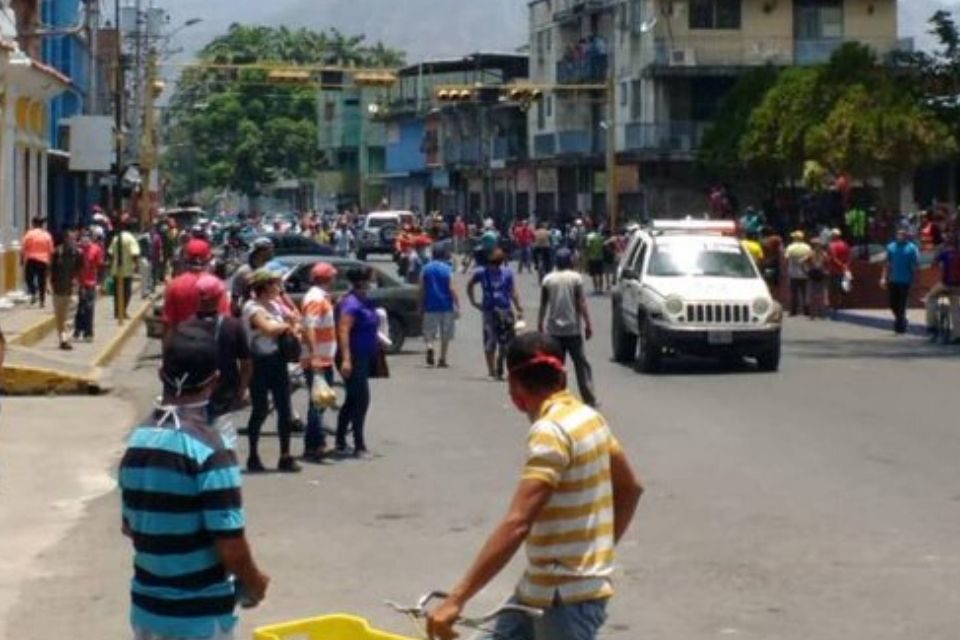 Saqueos y protestas en Cumanacoa dejan siete heridos #TalCual #ClaroyRaspao #SeguiránEnLasCalles bit.ly/2VtVrBZ