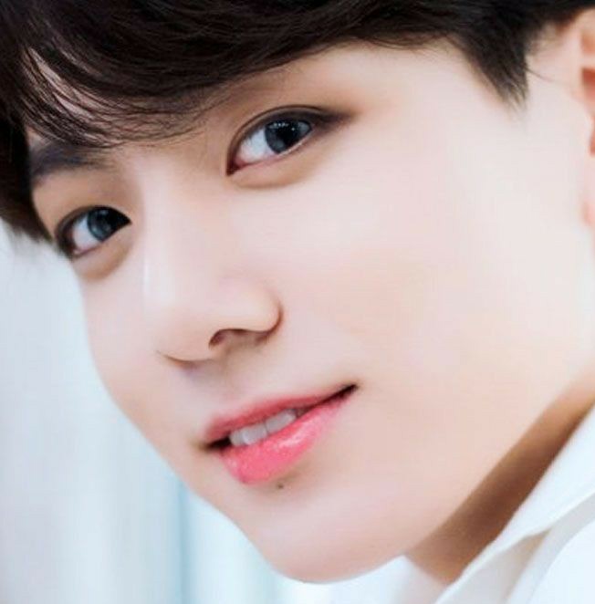 jungkook's mole under his lip ~ a thread u didn't know u needed