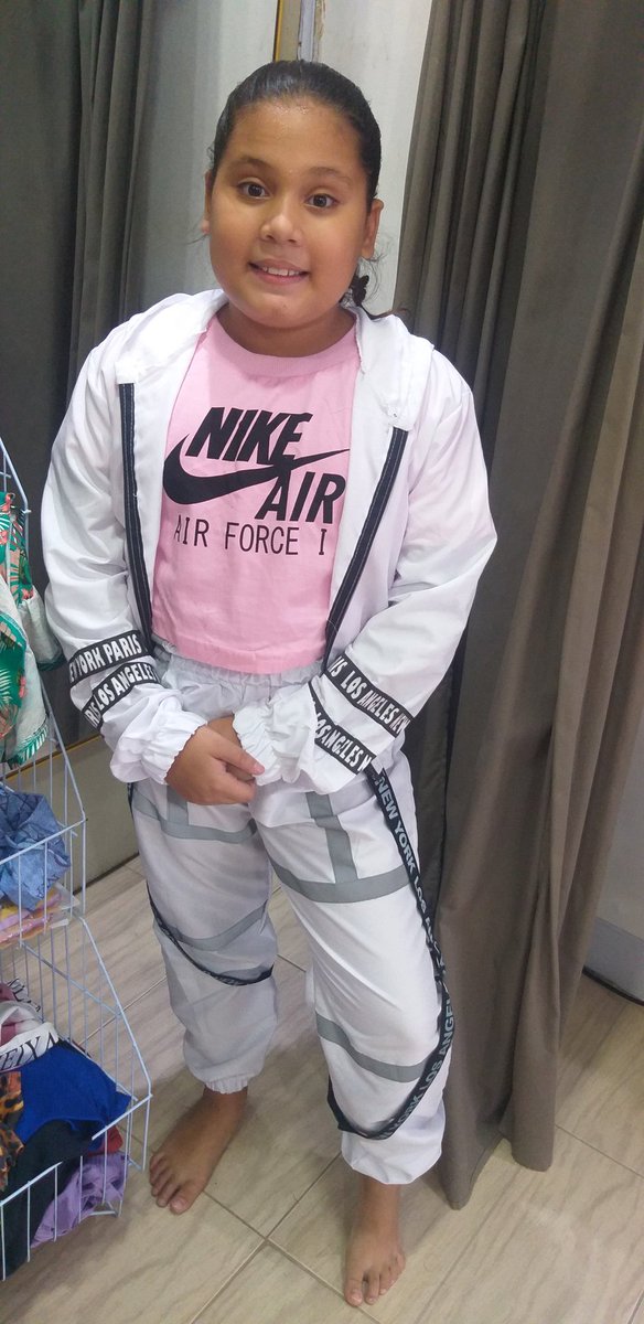 Vick_Morais1's tweet photo. Hoje foi dia de comprinhas da Princesa #Jamilly na loja Fialhos Modas 👚👗👖👕🧥
Obg minha #Parceria Wanessa Fialho pelo atendimento e Mimo pra ela 😍😍

End : Atrás da Escola Daniel Pisa / Fazenda Botafogo 
#SuperIndico #Parceria #CostaBarros https://t.co/xs6meT7hIV