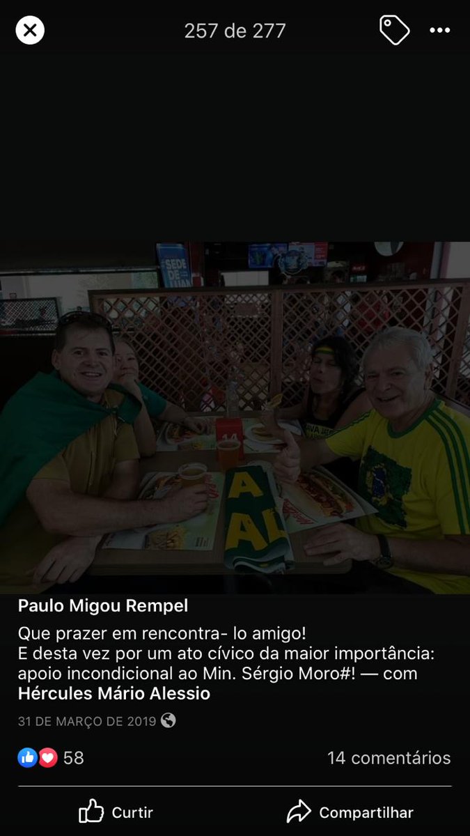 ViuvasDoRoger's tweet photo. @HeinNestor Muito bem, Doutor Hein!
Mas seria interessante um posicionamento oficial do clube sobre a conduta e compromisso com a democracia, pois preocupa ver dirigente do Consular partilhando da mesma ideologia do rapaz em questão. Não são fotos do mesmo dia, mas veja o boné da 2ª imagem. https://t.co/EzEJQouoyA