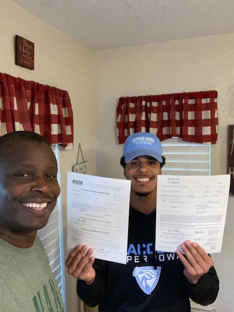 cbandoo2x's tweet photo. AGTG!!! It is official... I am now a Peacock!!!💙🤍💙 #feathersup #gopeacocks @Coach_Hoskins @CoachHenning75
 @curranb11 https://t.co/0a3mzB21zw