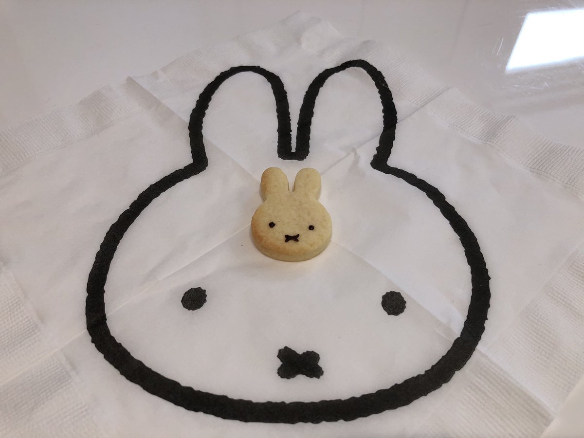 もも M0m0m023 ダイソーのミッフィーコラボ商品見つけて嬉しかったから ダイソーのクッキー型使ってミッフィーのクッキー作ってみた