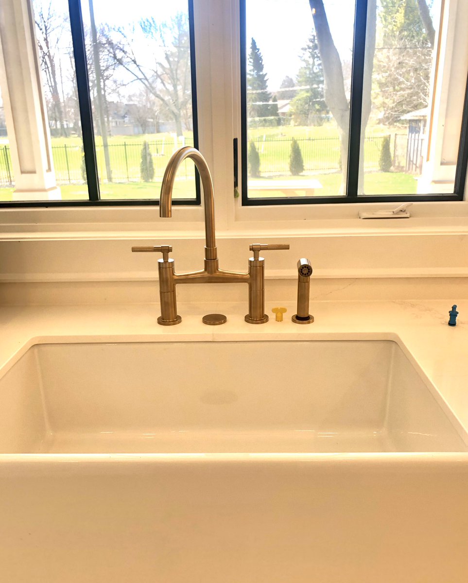 sam_theplumber's tweet photo. Beautiful gold kitchen faucet from @brizo. Also gold trim with the pot filler and stove. 2nd floor laundry room, I always hide my floor drains under the washing machine.
House complete and up for sale soon.
#SamThePlumber🛠
#CustomHomes
#Oakville
#Brizo #BrizoFaucets https://t.co/SEUz3YX91C