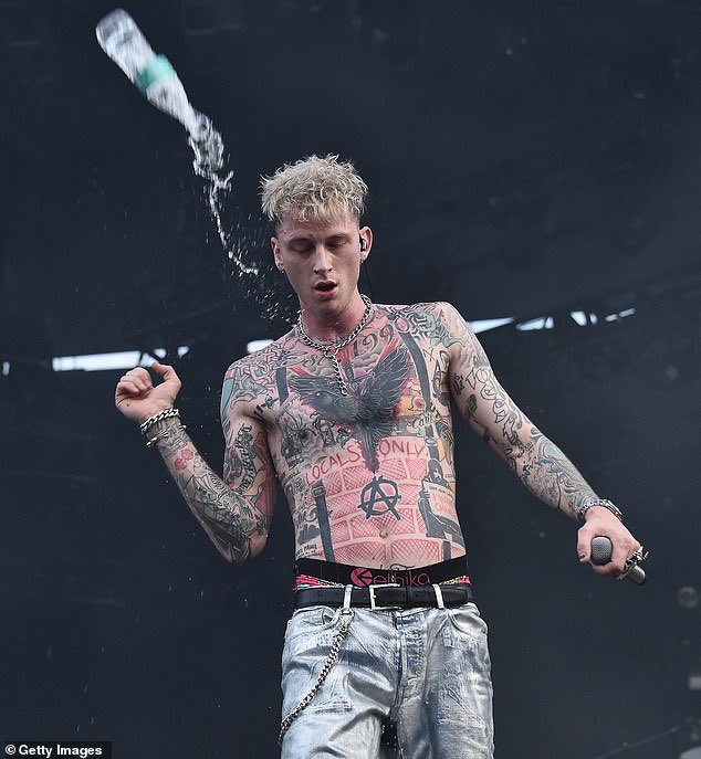 Machine gun kelly m. Machine gun kelly. Machine gun kelly. Machine gun kelly 2021. колсон бэйкер.