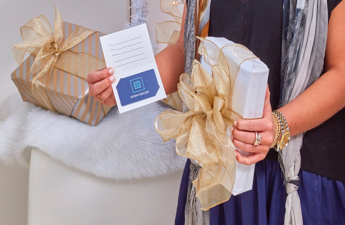 _DormDecor's tweet photo. Now is the time to celebrate the special 2020 graduate in your life! Check out our graduation gift guide 🎓 #dormdecor   https://t.co/rRliNmOFFO https://t.co/aNWmUBgUlZ