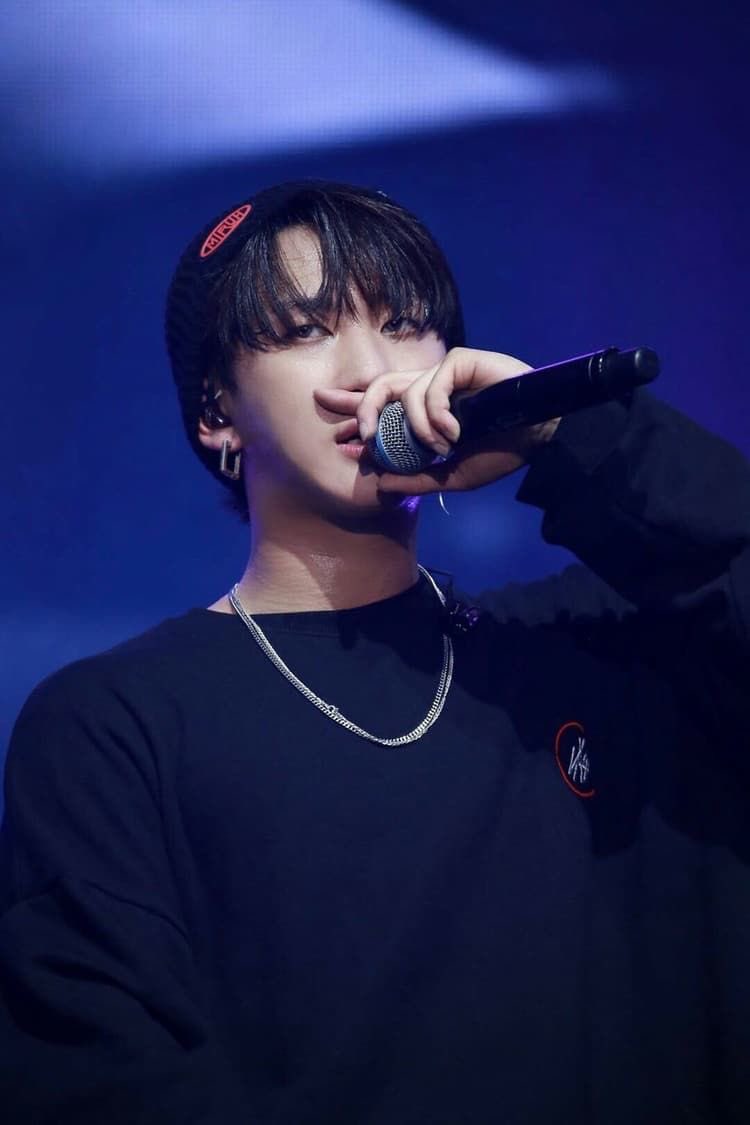 thread of changbin in beanies aka changbeans: