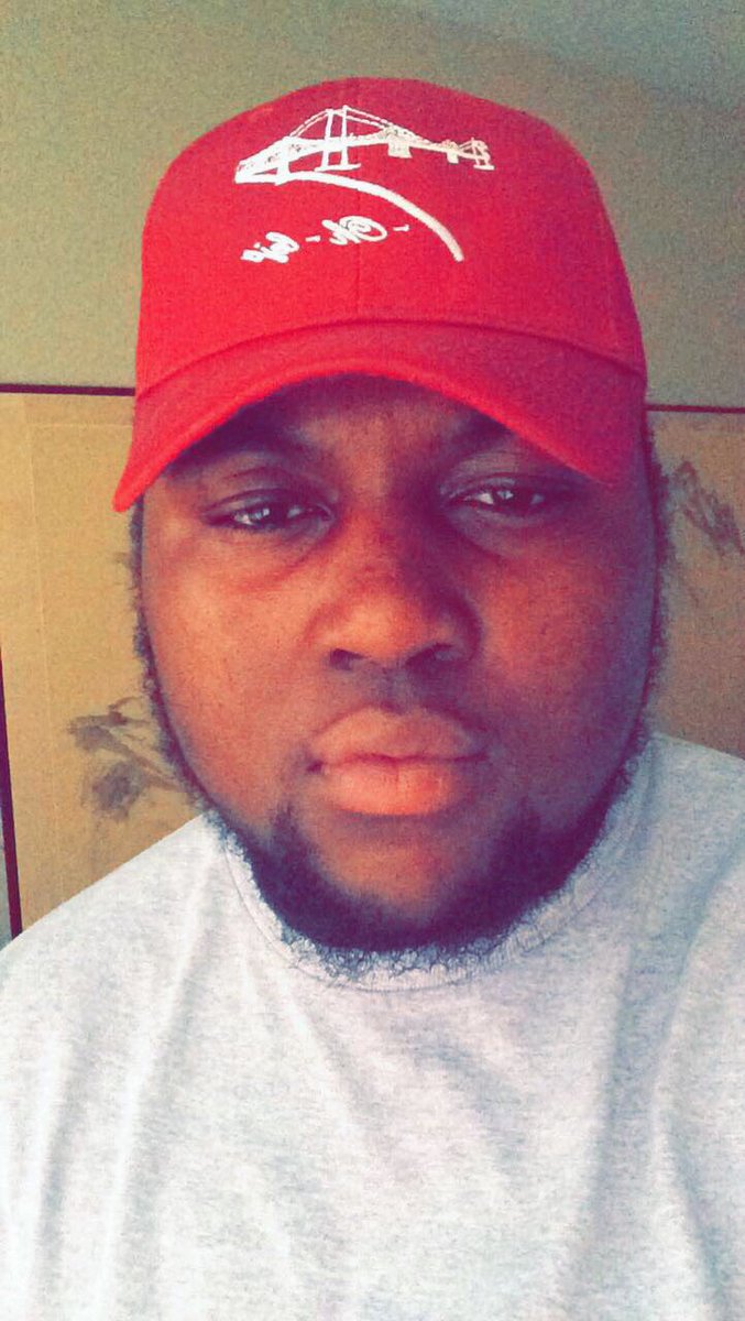 fromvallejo's tweet photo. I was built like Humpty Dumpty on god 😂😂😂😂😂 go vegan bro, facts, this a 100 pound difference https://t.co/5iZdTgrMSA