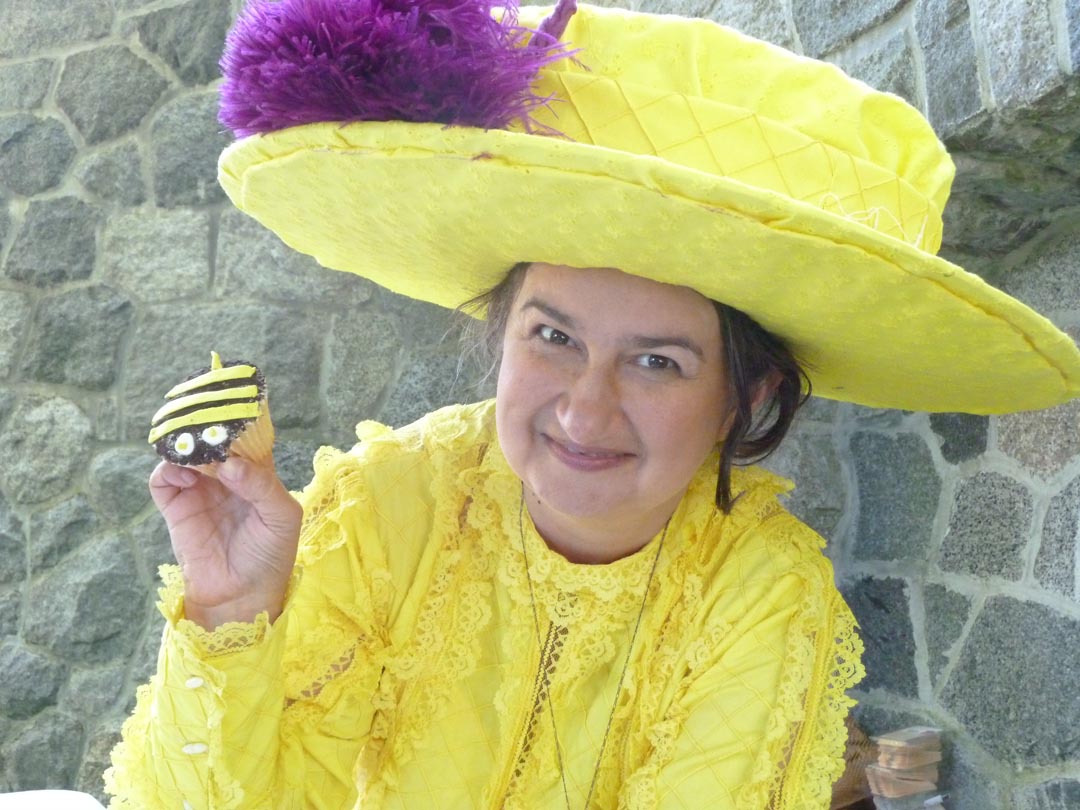 RAG_Gallery_BC's tweet photo. Did you miss seeing the fabulous Madame Beespeaker at our 1st 2020 Artist Salon held last week?  You can watch it online now here: https://t.co/ZsjyqDODta Happy #EarthDay!

#richmondconnects #RAGatHome  #richmondartgalleryathome #EarthDay #HowArtWorks https://t.co/sVaXiCMLFE