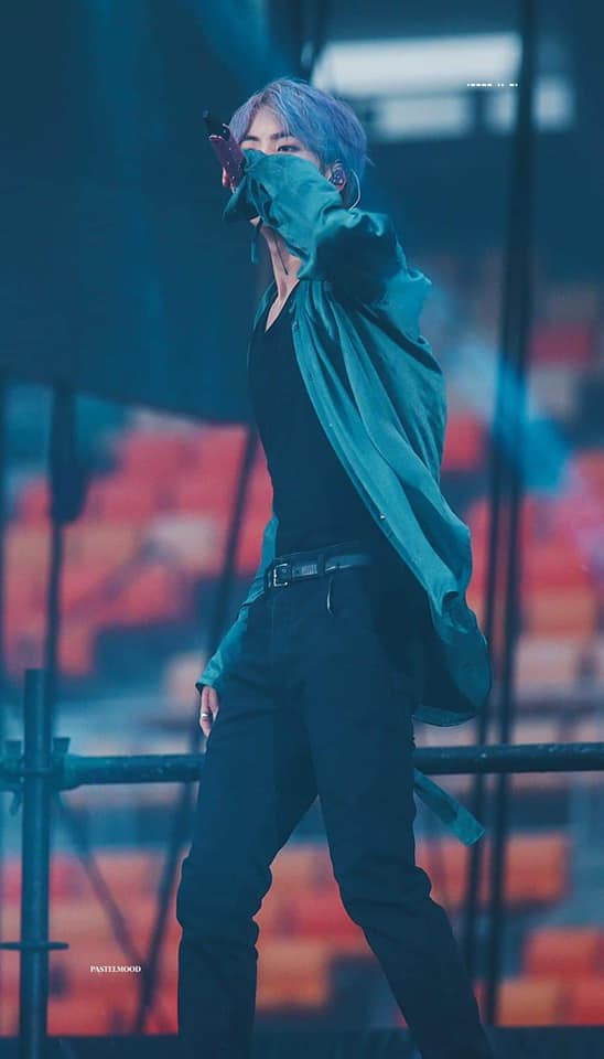 190713 kim seokjin was an entire visual revolution; a thread in honor of peak purple jinon this rainy day, while bts performed in shizuoka...