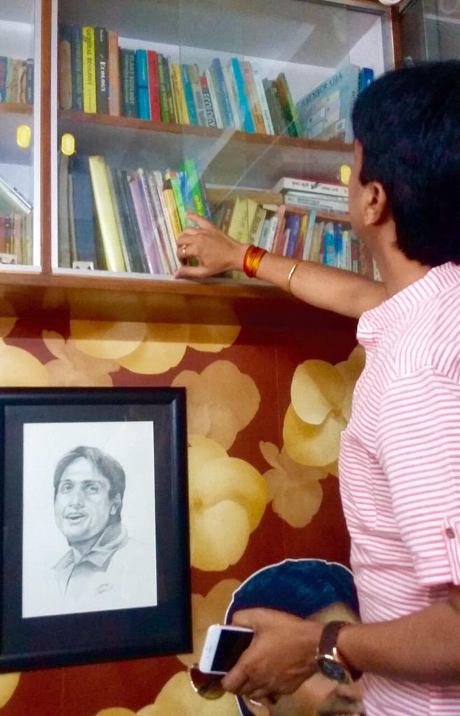 DrKumarVishwas's tweet photo. "वैसे तो आपके हिस्से भी कम नहीं हिस्सा ,
 इन किताबों ने भी बरबाद किया है हमको"
#WorldBookDay 🙏 ❤️ https://t.co/ZDbtUDxe2r