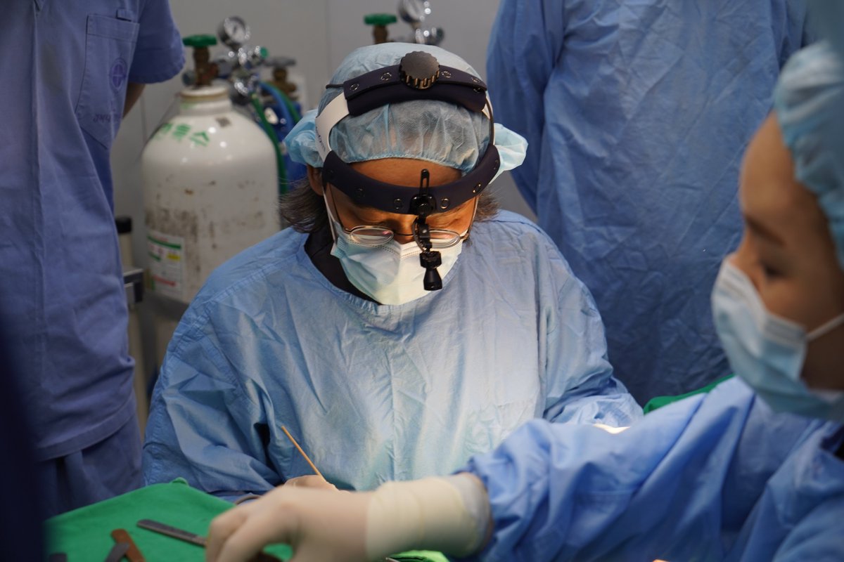 IstpOfficial's tweet image. In the recent ISTP seminar, Dr Jeong demonstrated his exclusive techniques in his Operation Room! 
Follow us on this journey to find out what our surgeons will do in the following seminars. 
#ISTP #ThePlusPlasticSurgery #Rhinoplasty #FacialBoneContouringSurgery #medicalconference