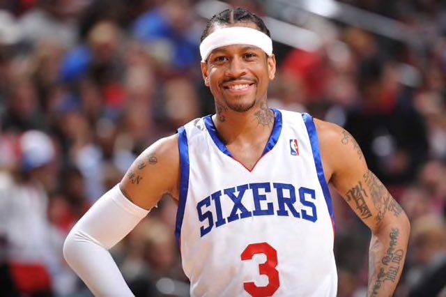 The hoops world was devastated, his NBA peers were lobbying for him, but he was now in retirement mode. Then in December of 2009, Sixers guard and AI mentee broke his jaw and Amare Stoudemire randomly tweeted “Why not AI to Philly?” This caught the Sixers eye. AI gets the call.