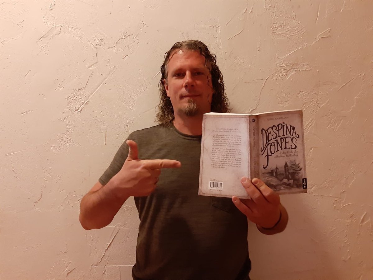 #behindeverybook is the Author. #worldbookday2020 
Aktion zum Welttag des Buches, am 23.April 2020.
@CouncilWriters <a href="/SYNDIKAT_Krimi/">SYNDIKAT e.V.</a> <a href="/PAN_eV_DE/">Phantastik-Autoren-Netzwerk e.V (PAN)</a> @acabusverlag <a href="/AgenturAshera/">Agentur Ashera</a>