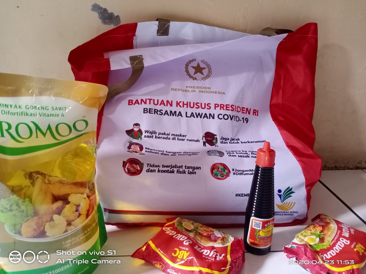 Reportnewscom's tweet photo. Basic food packages @jokowi Rp600 thousand began to be distributed, What's in it?
President Joko Widodo has provided assistance in the form of groceries worth Rp. 600 thousand which will be distributed twice in one month for three consecutive months.

#COVID19 #coronavirus https://t.co/sKYKvPO3M8
