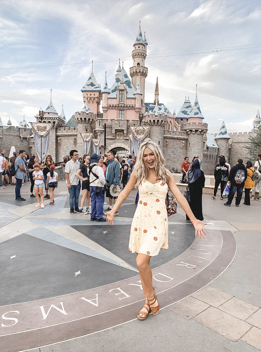 Wishing the world was back to normal and everyone was safe and healthy. Miss you @disneyland 💛 #Disneyland #disneybound