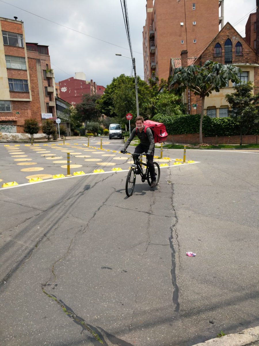 1/ For the past 4 weeks I've been delivering food from my restaurant by bike during Colombia's quarantine. Here are some observations on my experience as a deliveryman: http://rossgarlick.com/2020/04/22/rappiross-observations-on-delivering-food-from-mesa-salvaje/