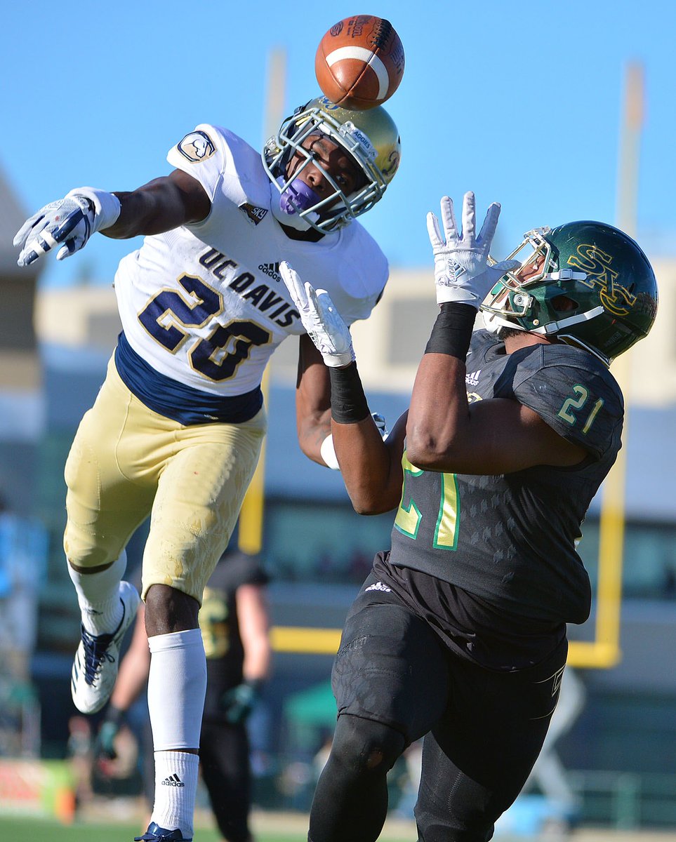 M_80lane's tweet photo. Lawndale’s Finest! 

@SacHornetsFB all conference Running Back BJ Perkinson was a multi-sport standout at Lawndale HS back in the day... Claims he is the best hooper on the team🧐

The coaches in the area speak highly of you BJ! 

#LawndaleLegend 
#LAHornets 🐝 https://t.co/5J4eFydnno