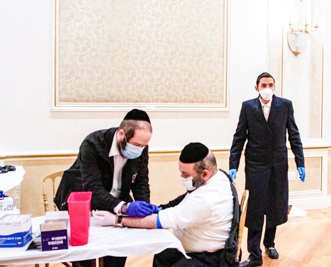 SEichenstein's tweet photo. Won’t see this on evening news - doesn’t fit the anti-orthodox bias.

As plasma is experimented to fight COVID-19, 1,700+ Chasidim in Boro Park came to Yachad Bobov and @hatzalah drive joining thousands of Orthodox Jews from across country to test for antibodies to donate plasma. https://t.co/si6xX2o4xO