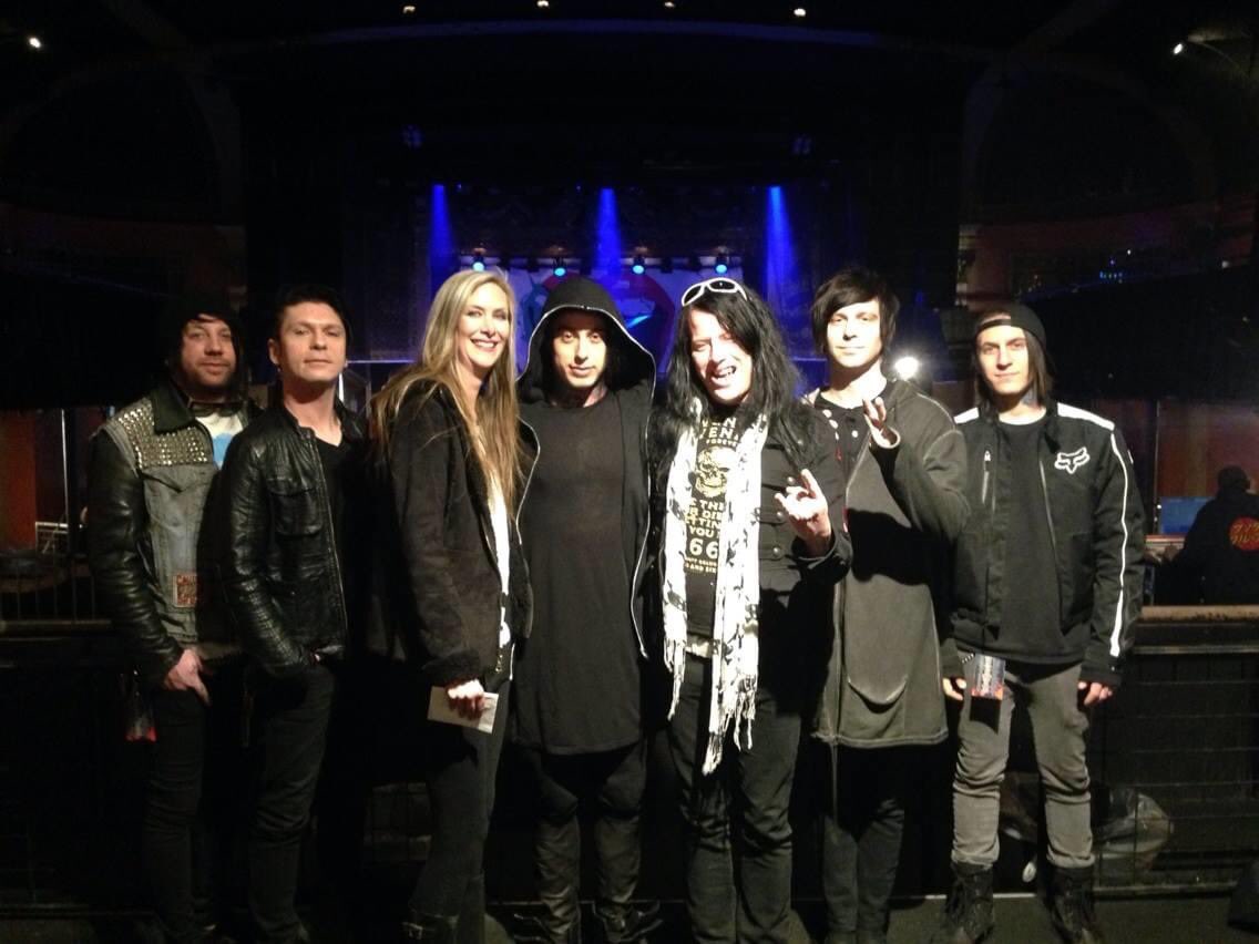 MooreBand's tweet photo. My heart goes out to Derek Jones. Such a wonderfully nice guy and a kick ass musician. My heart breaks😰 https://t.co/9F4eG7AqrV