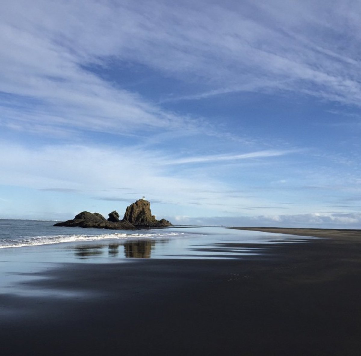 can’t forget the absolutely stunning and frightening Whatipu beach! don’t swim here, it’s insane!  really want to hike here soon though!