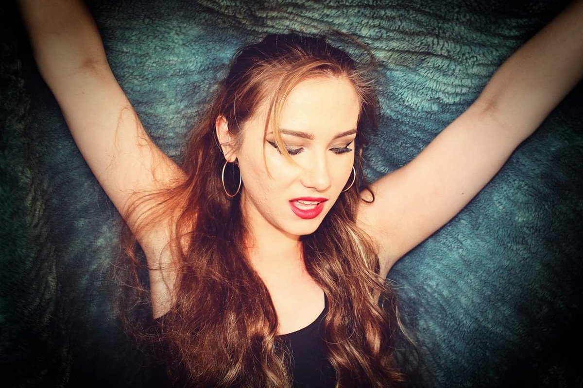 ayyyeitsjosie's tweet photo. #photoshoot #feelgood #slayinside https://t.co/XKeX3rylTE