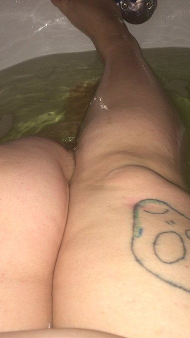 I need money to finish my poor alien tattoo 😛 https://t.co/d5WBUXZwJF<a href="/tag/sexvideos"class="tags"><span>#sexvideos</span></a><a href="/tag/sellingcontent"class="tags"><span>#sellingcontent</span></a><a href="/tag/buyingcontent"class="tags"><span>#buyingcontent</span></a><a href="/tag/sellingvideos"class="tags"><span>#sellingvideos</span></a>