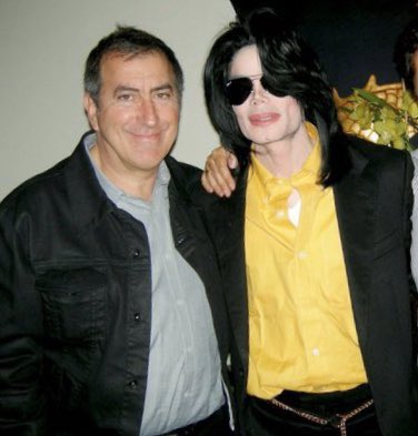 Lets get started shall we?In 2007 (just two years after being acquitted of child molestation charges) Michael Jackson meets with Kenny WHOREtega. (For those who dont know Kenny directed the Dangerous Tour 92/93 and HIStory Tour 96/97 shows)