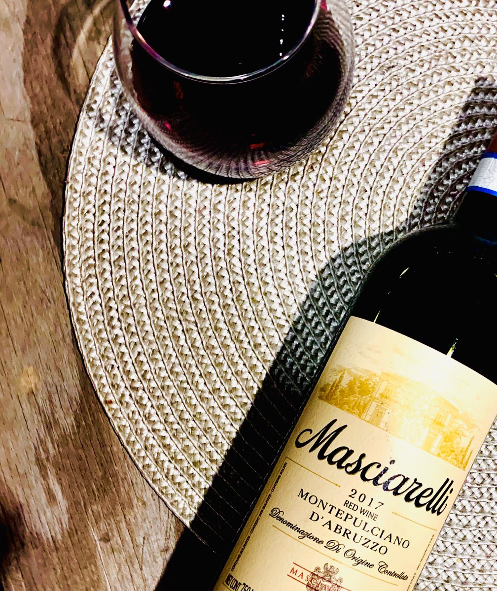 redwinedragons's tweet photo. This Masciarelli Montepulciano D’Abruzzo....A great bargain buy bursting with notes of cranberry, cherry, vanilla, nuts and leather..perfect for a wino Wednesday! Let’s keep toasting to our health🥂! Cheers🍷💕 #masciarelli #masciarelliwinery #montepulciano #winowednesday https://t.co/6NZsn3BH7k