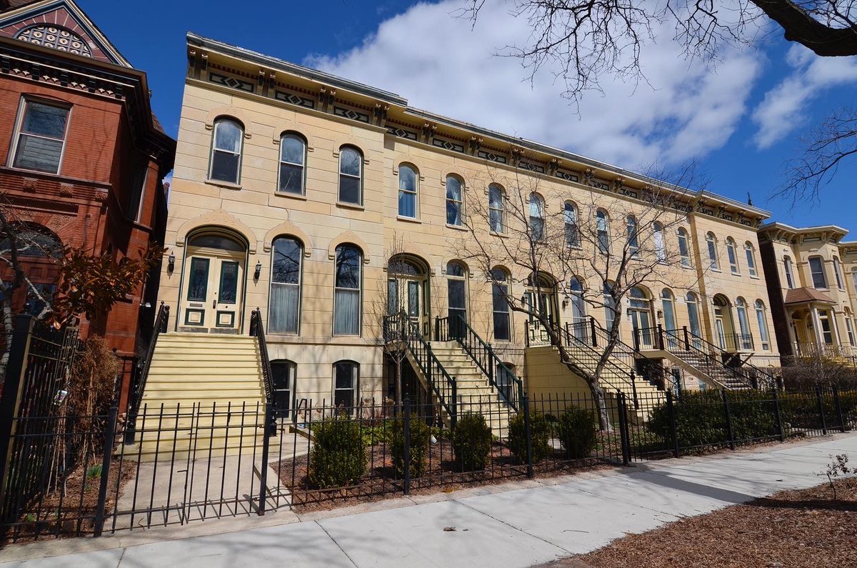 I’m ending this thread with 4 more random examples of “houses touching houses”: McCormick Row Houses (1884-89), which I still can’t believe DePaul wanted to tear down; Onahan Row Houses (1870s) in Little Italy; 1880s row homes in East Garfield Park; & 1896 row house in La Grange.