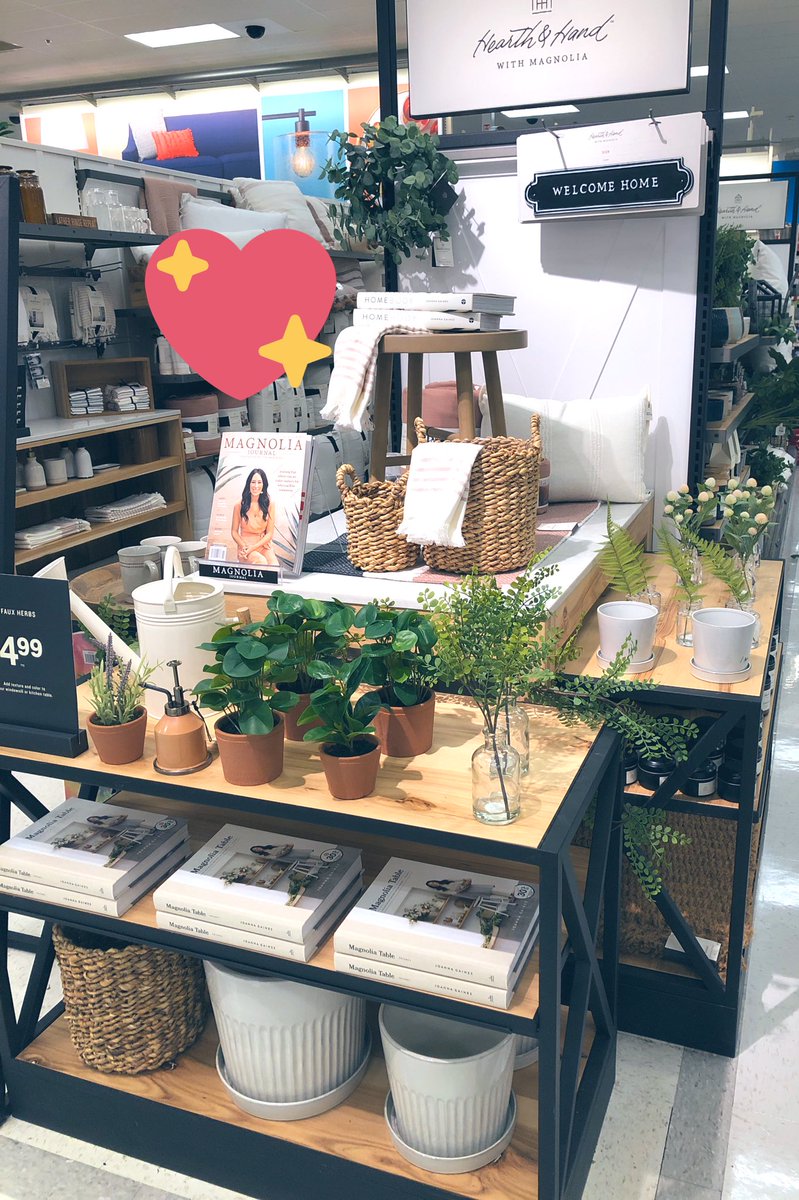 CoffeyatTGT's tweet photo. Got into my VM roots today with Home Decor! #vmmagic #etlmagic #t1312 #target #targetstyle @lydiajtgt @ComolloMatt @45MRossi @cmatthews_vm @CapetolaHeather @tiffany31823822 https://t.co/IHGv5TnNjG