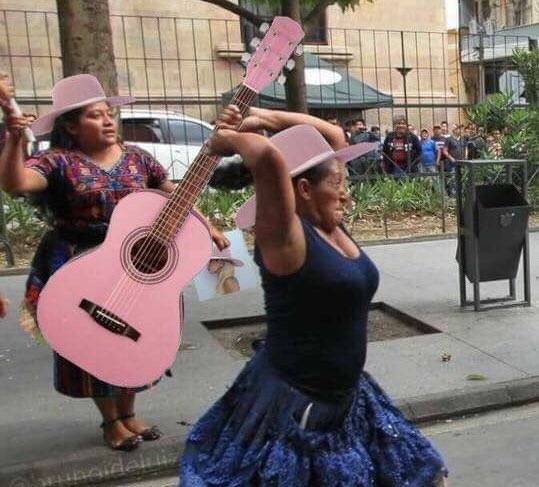 stjoxxx's tweet photo. Entendo, essa seria minha reação vendo a @ladygaga abrindo o show dela no #RiR2017 c Diamond Heart, só que ela não foi #DuaLipaNoBBB https://t.co/F2lDdvRTNc