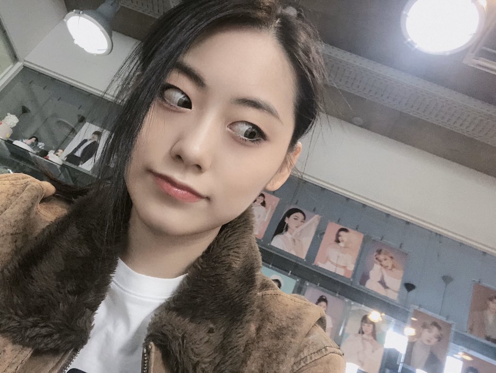 쪼오오기 보이는 ↘️
윜밐이덜 ❤️🧡💛