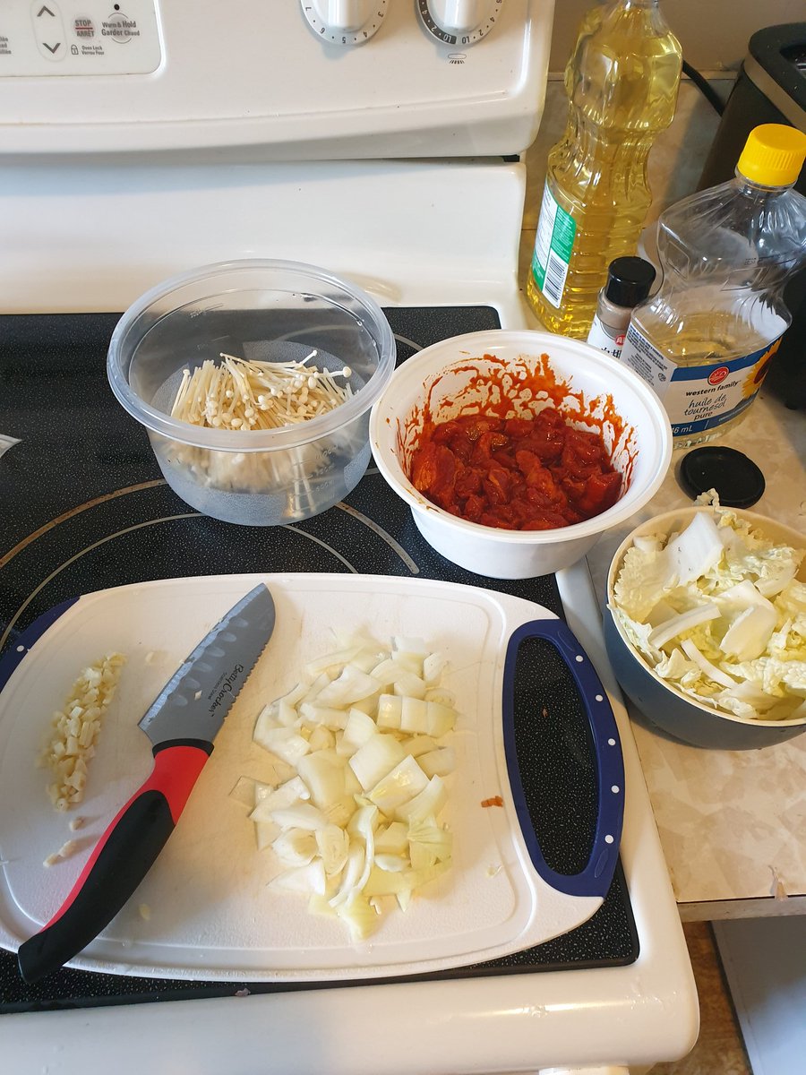 Speaking of good ideas, I had leftover pork belly from when I made roast pork so I thought I'd try my hand at Korean style Chilli Pork.For once, the Kimchi is an appropriate side condiment. Also my mouth is burning and this is fkn delicious.